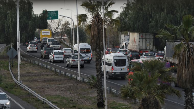 Un accidente complicó el tránsito por el Acceso Este en dirección al centro de Mendoza. Foto: Archivo MDZ