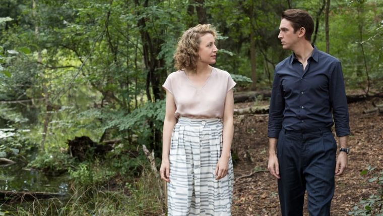 Maren Eggert y Dan Stevens protagonizan El hombre perfecto. Maren Eggert y Dan Stevens protagonizan El hombre perfecto.
