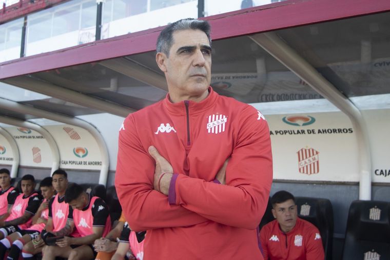 San Martín de Tucumán despidió a Ariel Martos a días de jugar con River por Copa Argentina. Foto: @CASMOficial