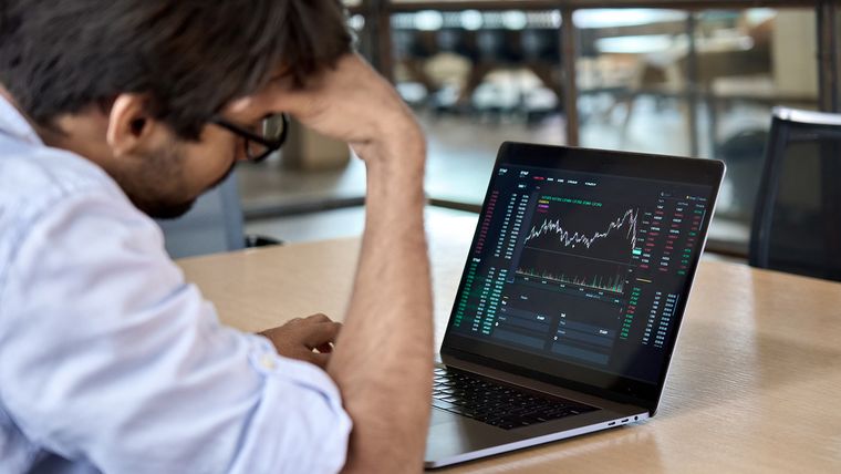 El riesgo país sube y las acciones se derrumban en el Merval. El riesgo país sube y las acciones se derrumban en el Merval.