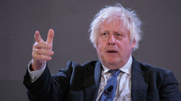 Johnson, a quien se ve aquí en una feria del libro en Lviv la semana pasada, viajaba en el tren junto a altos funcionarios de seguridad europeos.