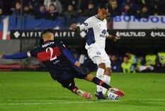 Sebastián Villa, la figura estelar de la noche rosarina, deja en el camino a Joaquín Laso. El delantero colombiano participó en los primeros dos goles de Independiente Rivadavia.&nbsp;