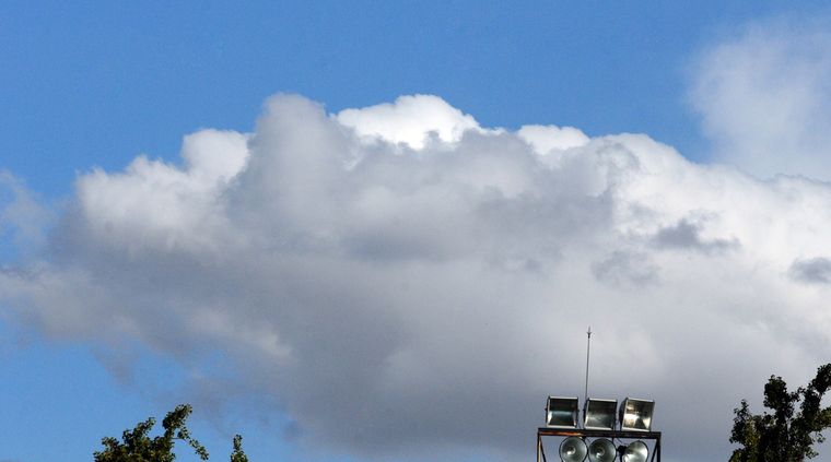 El cielo se mantendrá parcialmente nublado Foto: ALF PONCE MERCADO / MDZ