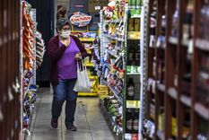 el consumo en argentina marca otra caida en agosto