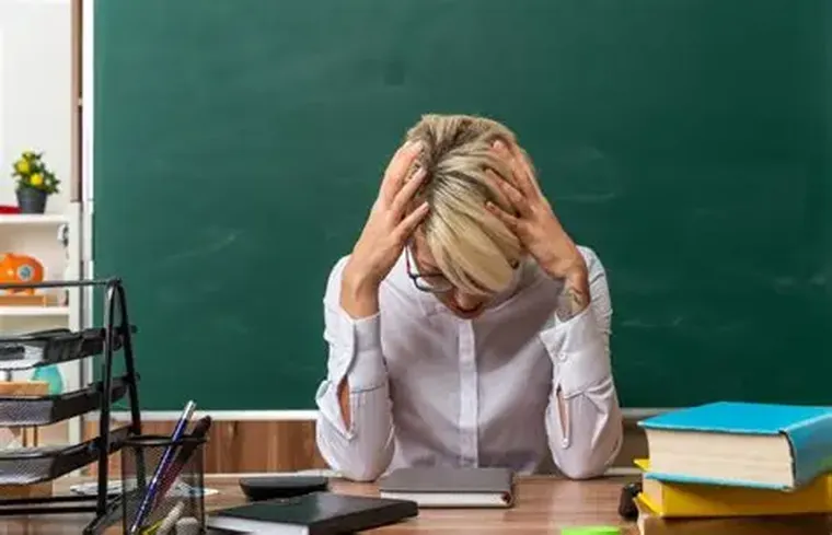 Se ha construido una imagen del educador basada en la entrega absoluta y la capacidad de absorber cualquier crisis. Se ha construido una imagen del educador basada en la entrega absoluta y la capacidad de absorber cualquier crisis.