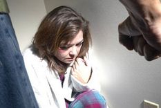asalto a una mujer y la obligo a que le practicara sexo oral