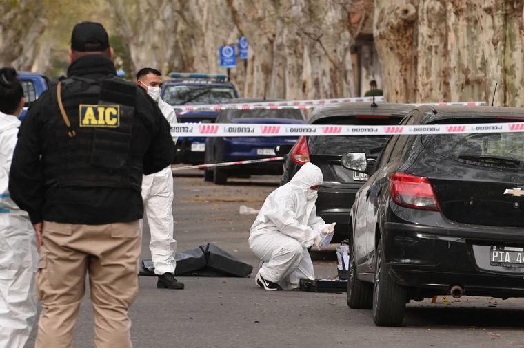 Mataron a balazos a un policía en el ingreso a la Agencia de Investigación Criminal de Rosario. Foto: Télam