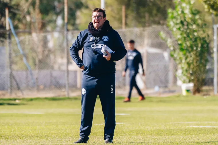 Berti ultima detalles para el estreno en Copa Argentina de este miércoles. Foto: Prensa CSIR