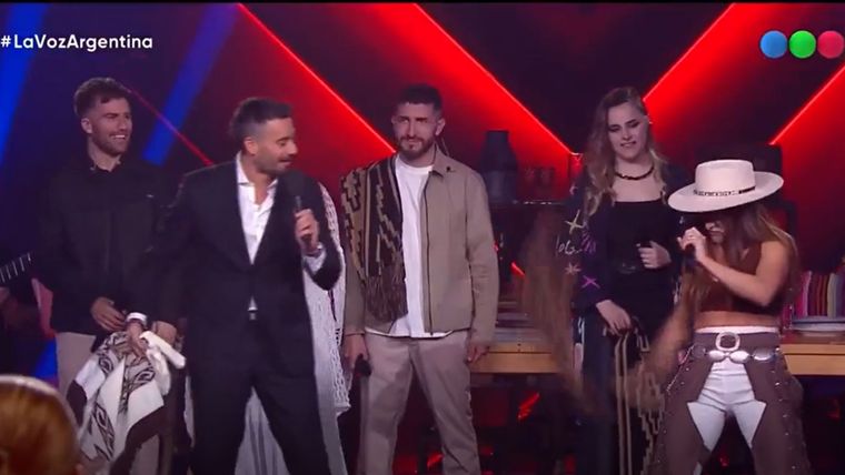 Nicolás Occhiato se sumó al ritual antes de la eliminación. Nicolás Occhiato se sumó al ritual antes de la eliminación.