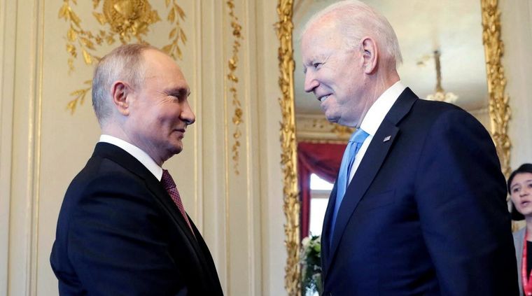 Vladimir Putin volvió a ser atacado verbalmente por Joe Biden. Foto: ElPeriódico.