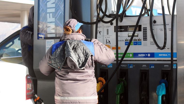 El beneficio del Banco Nación permite ahorrar en cargas de combustible durante los viernes de mayo.