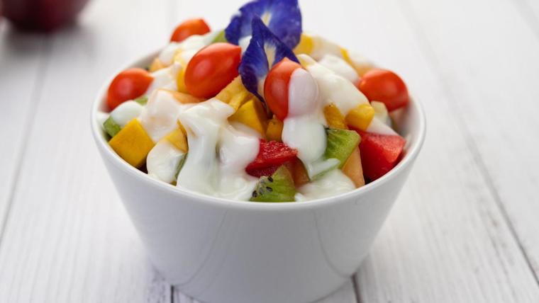 Verano tentador: receta de ensalada de frutas con yogur para cualquier momento.