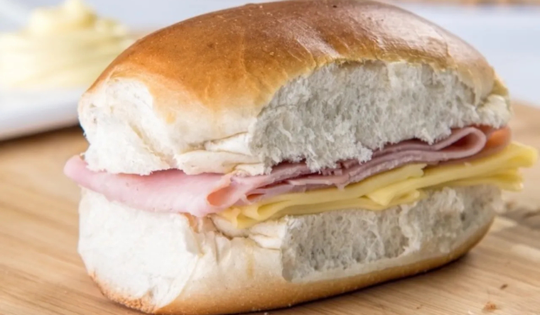 Pan pebete casero: receta fácil con sabor de panadería.