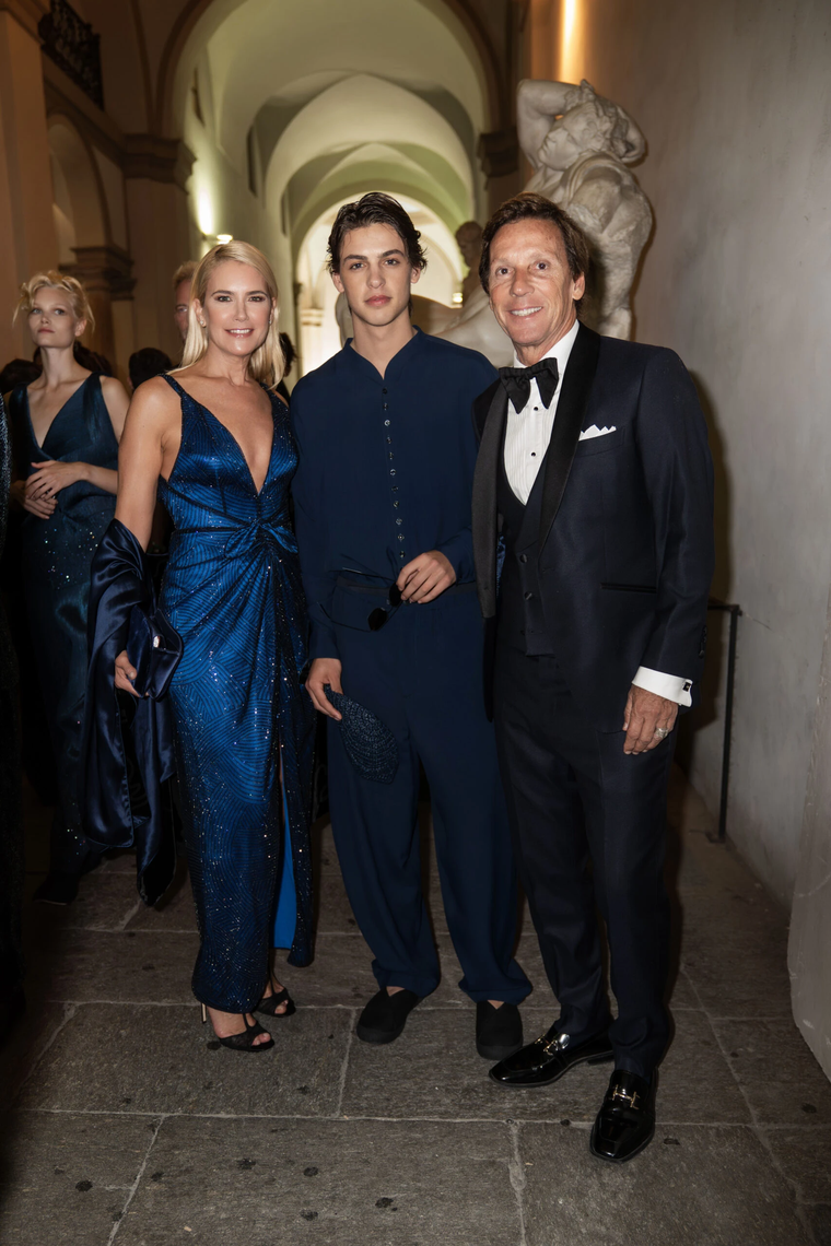 Valeria Mazza y su homenaje fashion a Giorgio Armani en la Semana de la Moda. Valeria Mazza y su homenaje fashion a Giorgio Armani en la Semana de la Moda.
