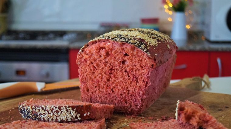 Sorprendé con esta receta de pan de remolacha natural.