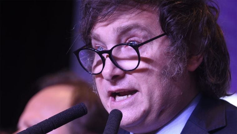 Javier Milei inició dos juicios contra un conocido conductor.