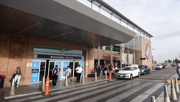 En lo que va del día se cancelaron nueve vuelos en Mendoza. Foto: Santiago Tagua/MDZ