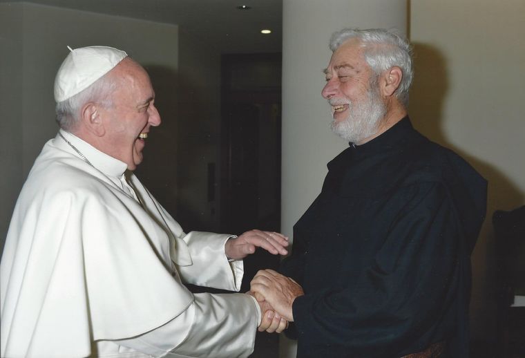 El encuentro entre el papa Francisco y el padre Mamerto.