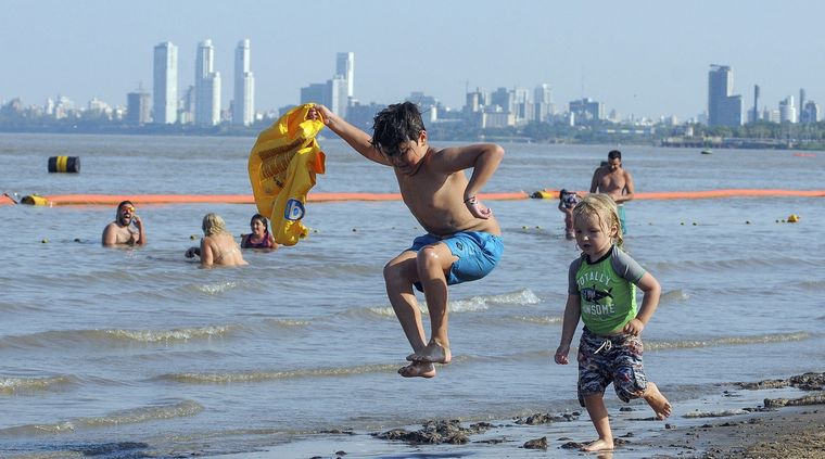 El verano está asociado a las vacaciones y formalmente inicia en diciembre Foto: Télam