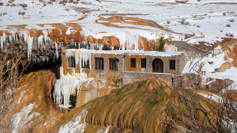 Puente del Inca, en Las Heras. Puente del Inca, en Las Heras.