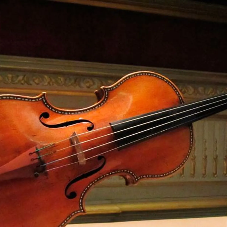 Violín de los fabricados por Antonio Stradivari hace mas de tres siglos Foto: Diario Las Américas