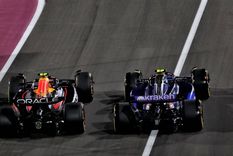 Colapinto supera al mexicano en la calle de boxes. Foto: @WilliamsRacing Colapinto supera al mexicano en la calle de boxes. Foto: @WilliamsRacing