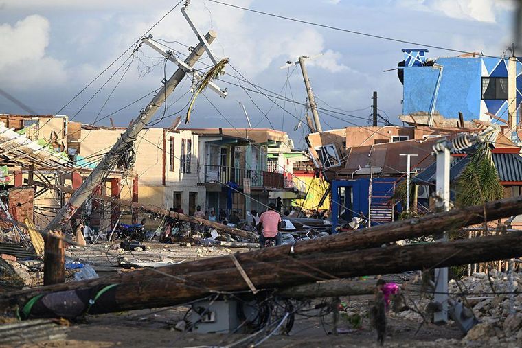 Las secuelas del huracán son visibles en toda la ciudad.