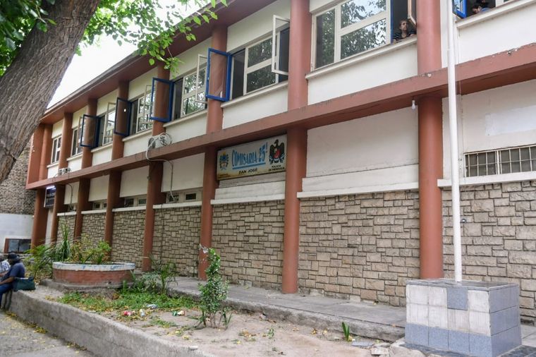 La Comisaría 25, la cárcel en la que se fugaron los presos. Foto: Alf Ponce Mercado/MDZ