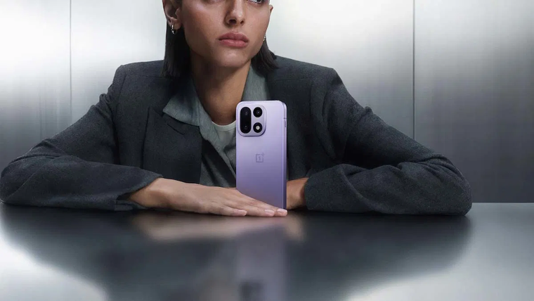 OnePlus pausa el desarrollo de su IA por sesgos de contenido y censura. OnePlus pausa el desarrollo de su IA por sesgos de contenido y censura.