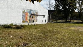 El arco apoyado en la pared que cayó sobre la alumna y le causó lesiones que derivaron en su muerte. El arco apoyado en la pared que cayó sobre la alumna y le causó lesiones que derivaron en su muerte.