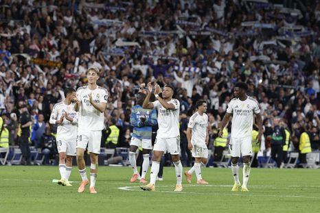 Real Madrid le ganó 2-1 al Barcelona por LaLiga. Real Madrid le ganó 2-1 al Barcelona por LaLiga.