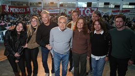 El gobernador encabezó al tradicional paella radical este viernes en General Alvear, en la previa de la Fiesta de la Ganadería. El gobernador encabezó al tradicional paella radical este viernes en General Alvear, en la previa de la Fiesta de la Ganadería.
