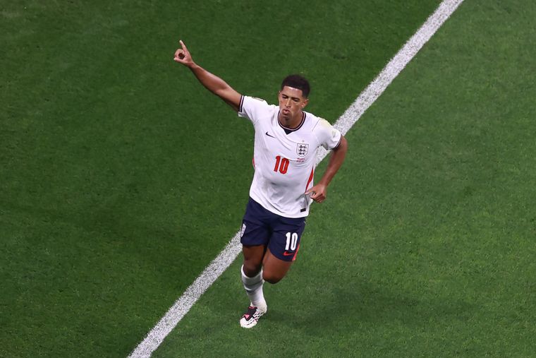 Jude Bellingham, autor de un doblete histórico de Inglaterra ante México por los octavos de final del Mundial 2026.