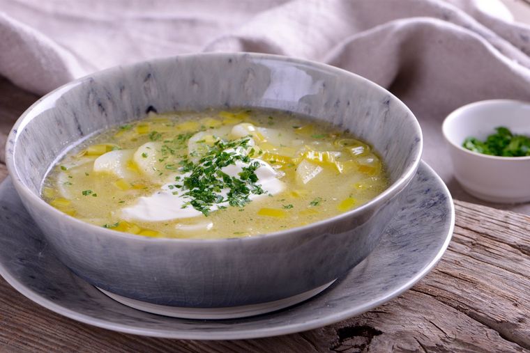 Receta de sopa crema de papa y puerro para toda la familia.