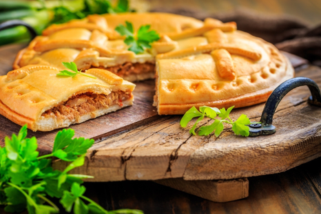 Tarta de atún rellena, jugosa y lista para compartir Foto: Shutterstock
