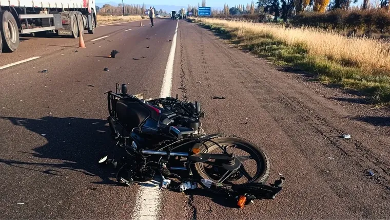 El hombre falleció tras el accidente con el camión.