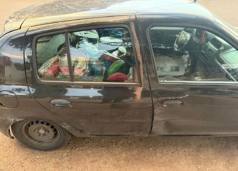 El vehículo utilizado por los sospechosos para transportar los cables adquiridos mediante una presunta estafa El vehículo utilizado por los sospechosos para transportar los cables adquiridos mediante una presunta estafa