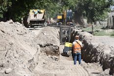 Las obras obligan a cerrar distintos sectores de la zona para avanzar con la renovación de la red cloacal.