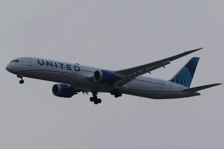 Se desconoce la identidad del hombre que falleció en el vuelo Foto: X