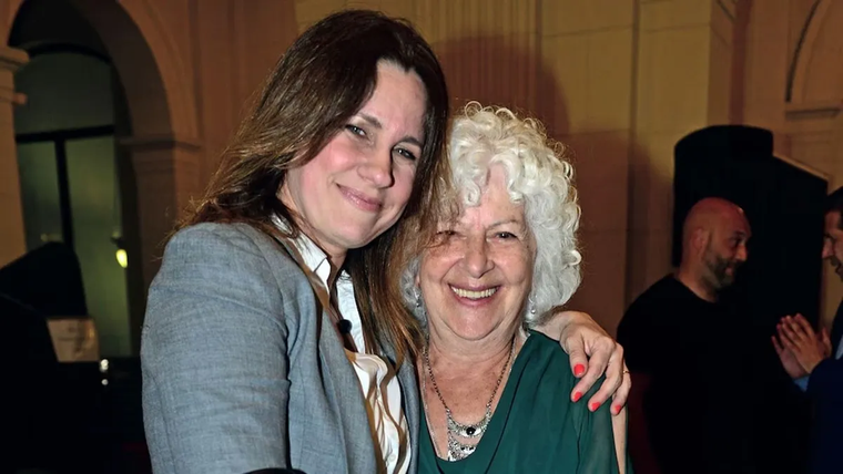 Nancy Dupláa compartió la triste noticia del fallecimiento de su madre a través de su cuenta de Instagram. Nancy Dupláa compartió la triste noticia del fallecimiento de su madre a través de su cuenta de Instagram.