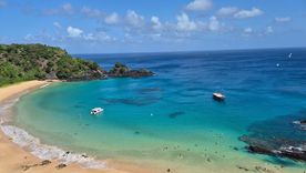 Baía do Sancho es una de las playas más reconocidas de Fernando de Noronha, en Brasil. Baía do Sancho es una de las playas más reconocidas de Fernando de Noronha, en Brasil.