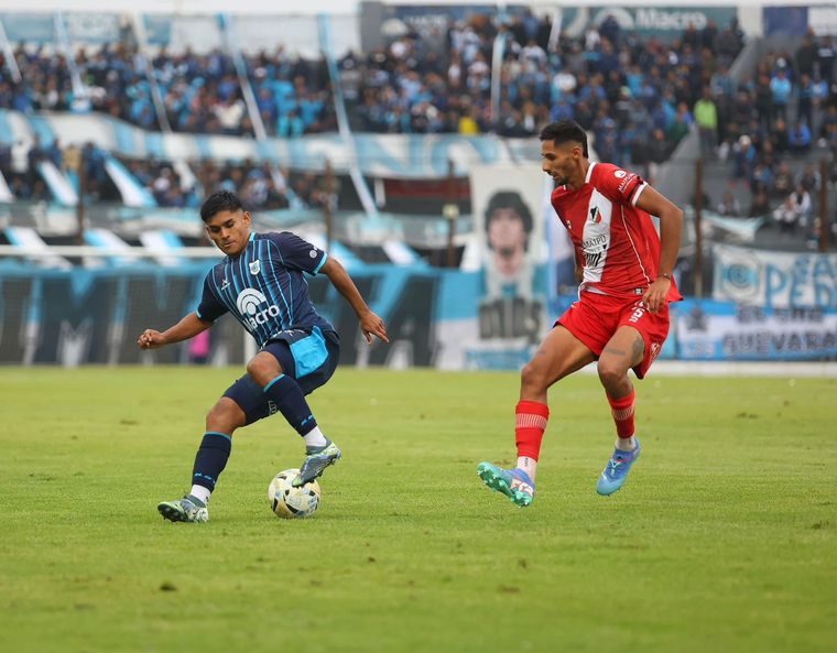 Deportivo Maipú se trajo un valioso punto de su visita a Jujuy y sigue invicto en la era Mariano Echeverría. Deportivo Maipú se trajo un valioso punto de su visita a Jujuy y sigue invicto en la era Mariano Echeverría. 