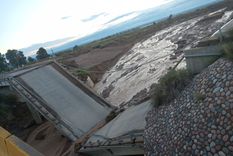 atencion: colapso un puente en la ruta 40, hay desvios y cortes