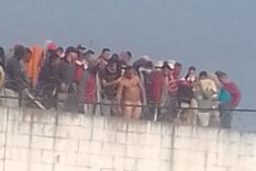 Presos Los detenidos se subieron a los techos. Hubo corridas y enfrentamientos.