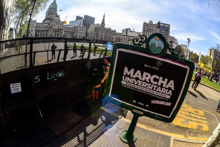 En el marco de la Marcha Federal, las universidades comenzaron a movilizarse hacia el Congreso.