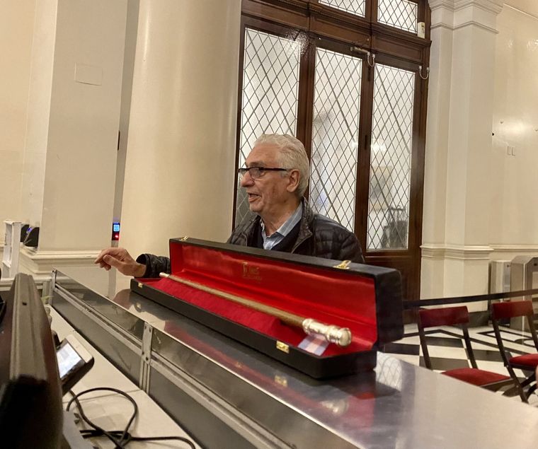 Bastón presidencial La entrega en Casa Rosada tras meses de trabajo. Foto: X/@cecamarano