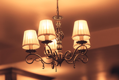 Elegir la lámpara acorde para tu espacio hará destacar toda la decoración del ambiente. Foto: Pixabay - pixabay.com
