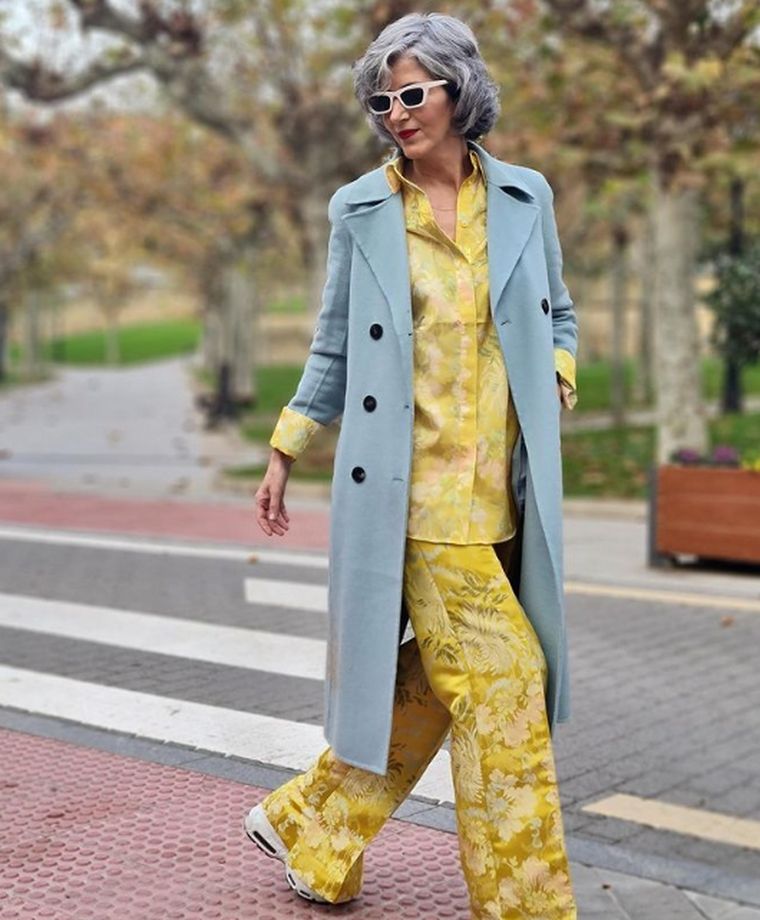 Una de las influencers +50 más conocidas nos ayuda a saber cómo llevar las tendencias 2022 Foto: Diario de Sevilla