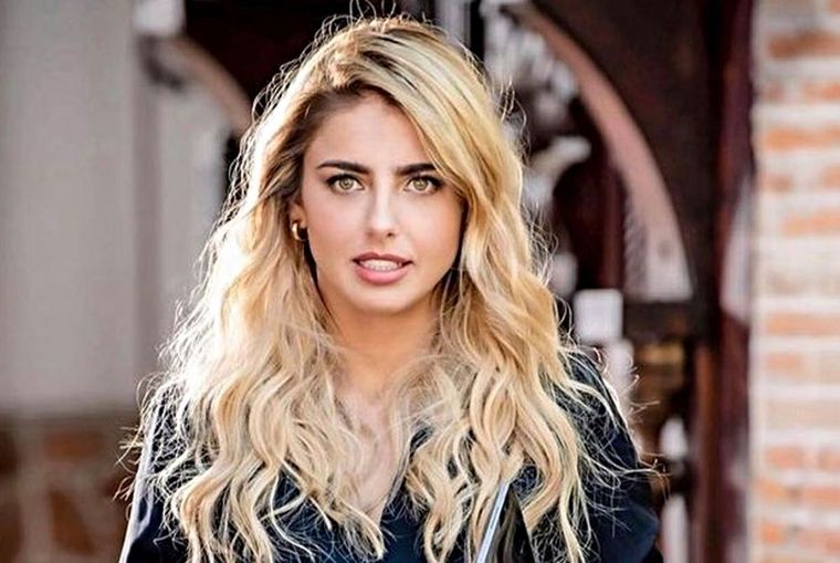 Michelle Renaud posó sin ropa para dar un contundente mensaje.