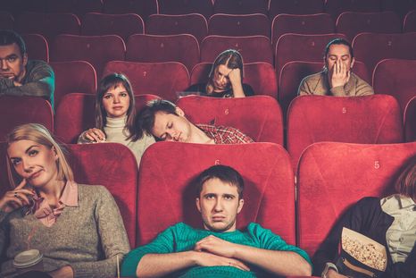 La pregunta incómoda no es si el cine debería cambiar sus guiones. La pregunta incómoda no es si el cine debería cambiar sus guiones.